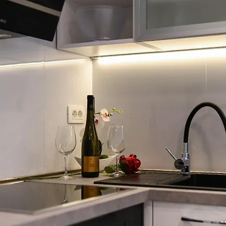 Sani - Modern Apartment Split