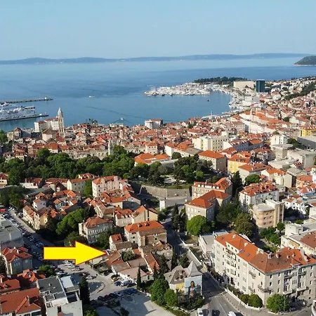 Apartment Sani - Modern Split