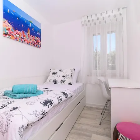 Sani سبليت