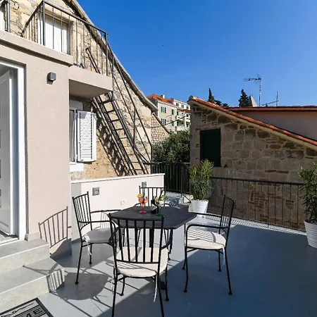 Sani Apartment *